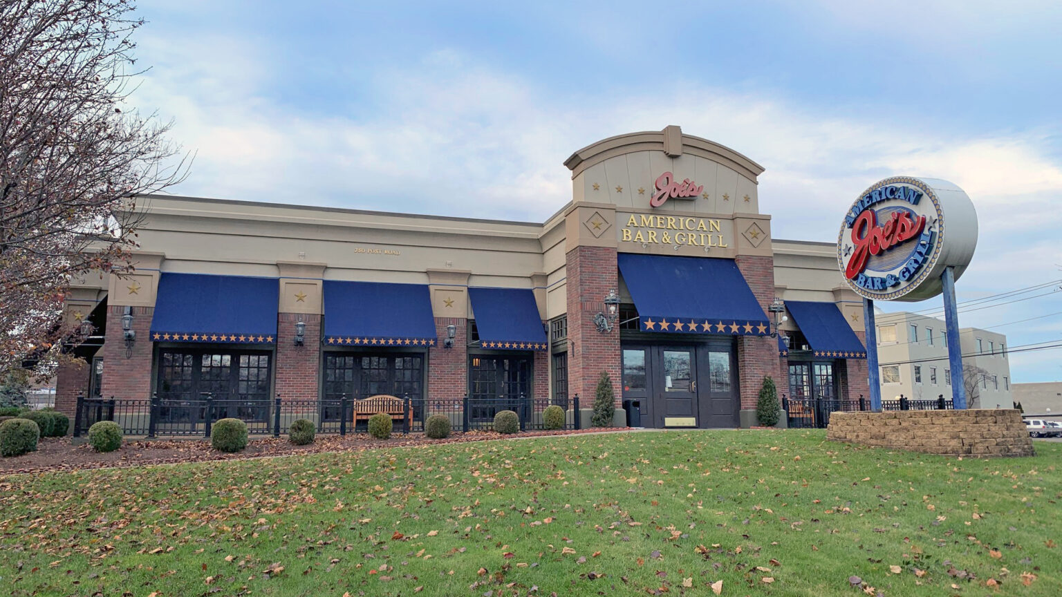 Former Site of Joe's American Bar & Grill Restaurant Sells for 3.9