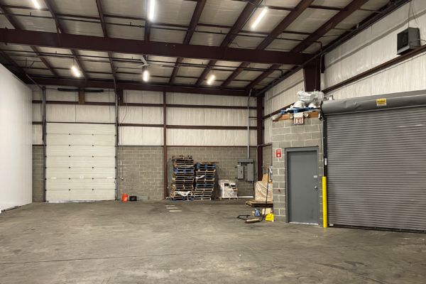 3,000±RSF Clear Span Construction Warehouse with a 22' Ceiling Height