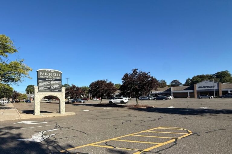 Retail Store for Lease in Fairfield Shopping Center