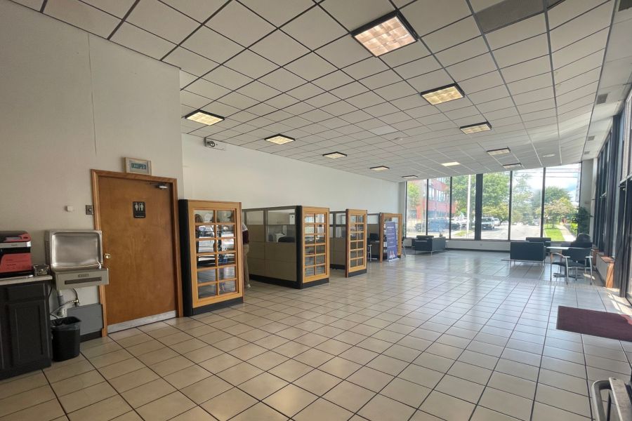 2,432 SF Showroom 2,432 SF Showroom