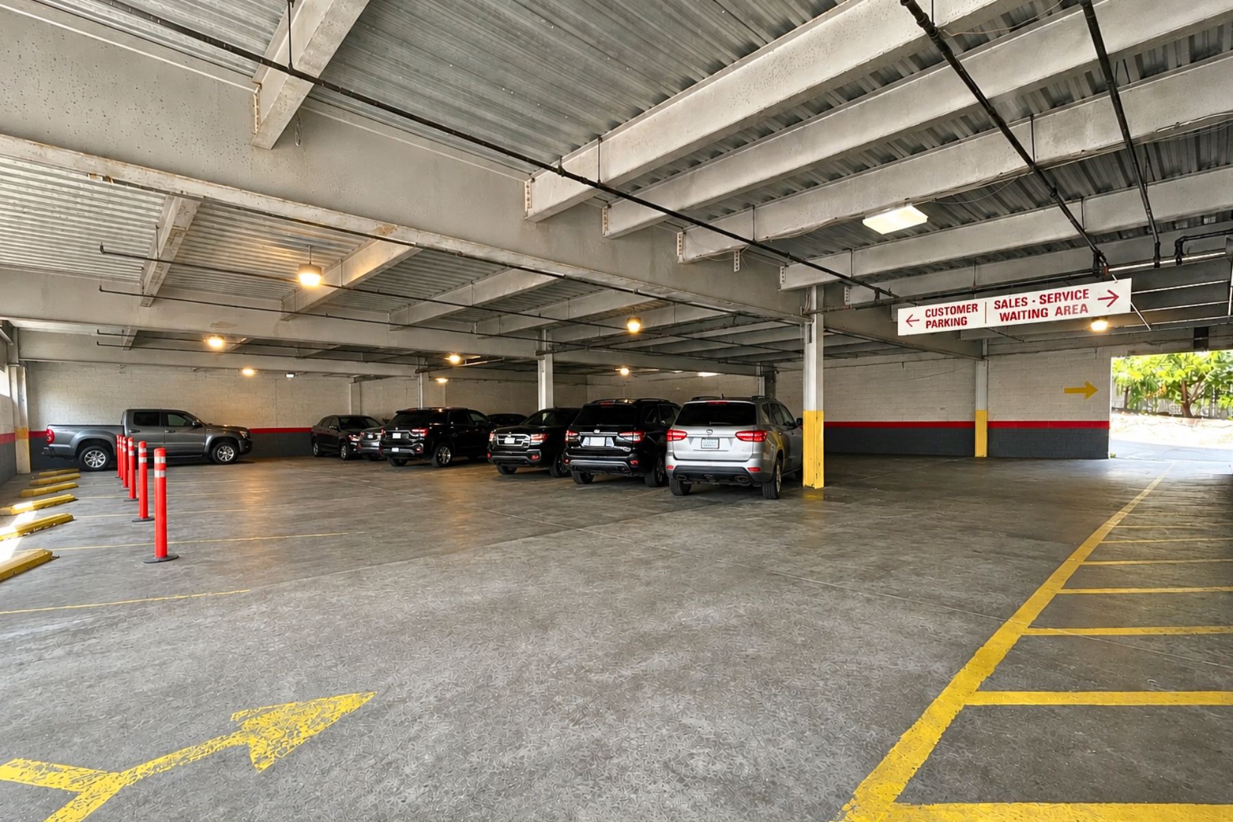 Expansive 9,456 Square Foot Drive-Thru Garage With 25 Parking Spaces Expansive 9,456 Square Foot Drive-Thru Commercial Garage With Covered Parking