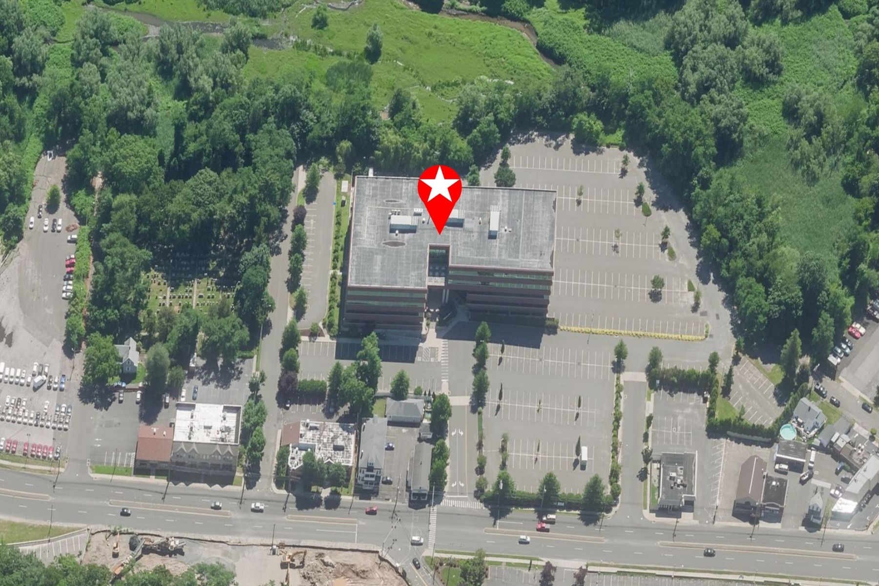 7.9 Acre Office Site Plan - 501 Kings Highway East Fairfield CT An aerial property view of Riverview Plaza at 501 Kings Highway East, Fairfield, CT, highlighting the expansive 7.9-acre commercial lot and building footprint.