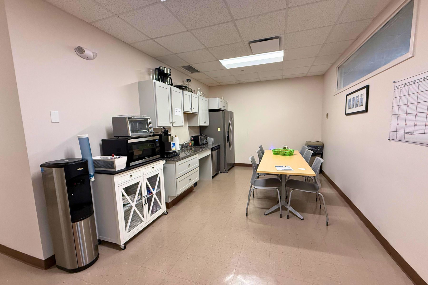 Well-Appointed Kitchenette With Seating Area and Appliances Well-Appointed Kitchenette With Seating Area and Appliances