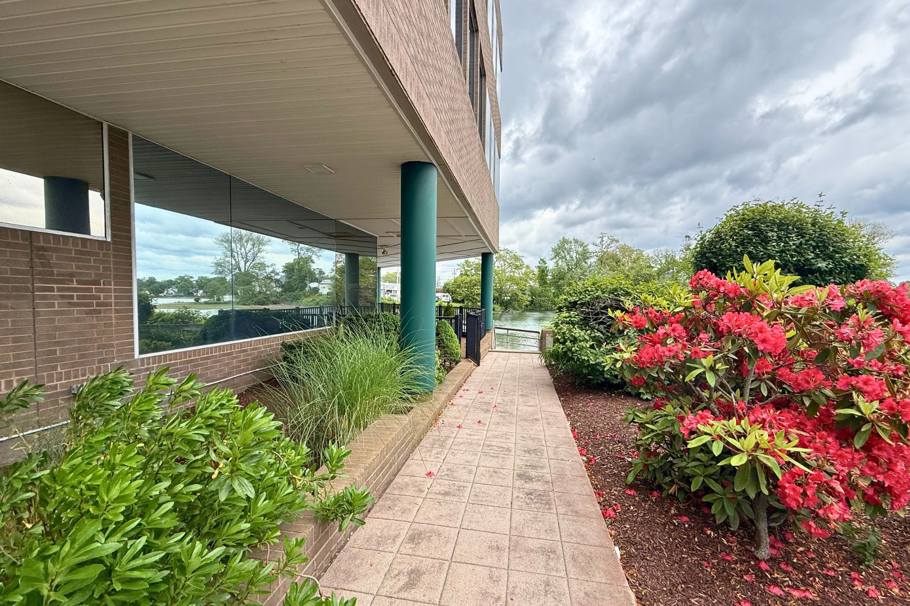 Professionally Landscape Grounds Professionally Landscape Grounds