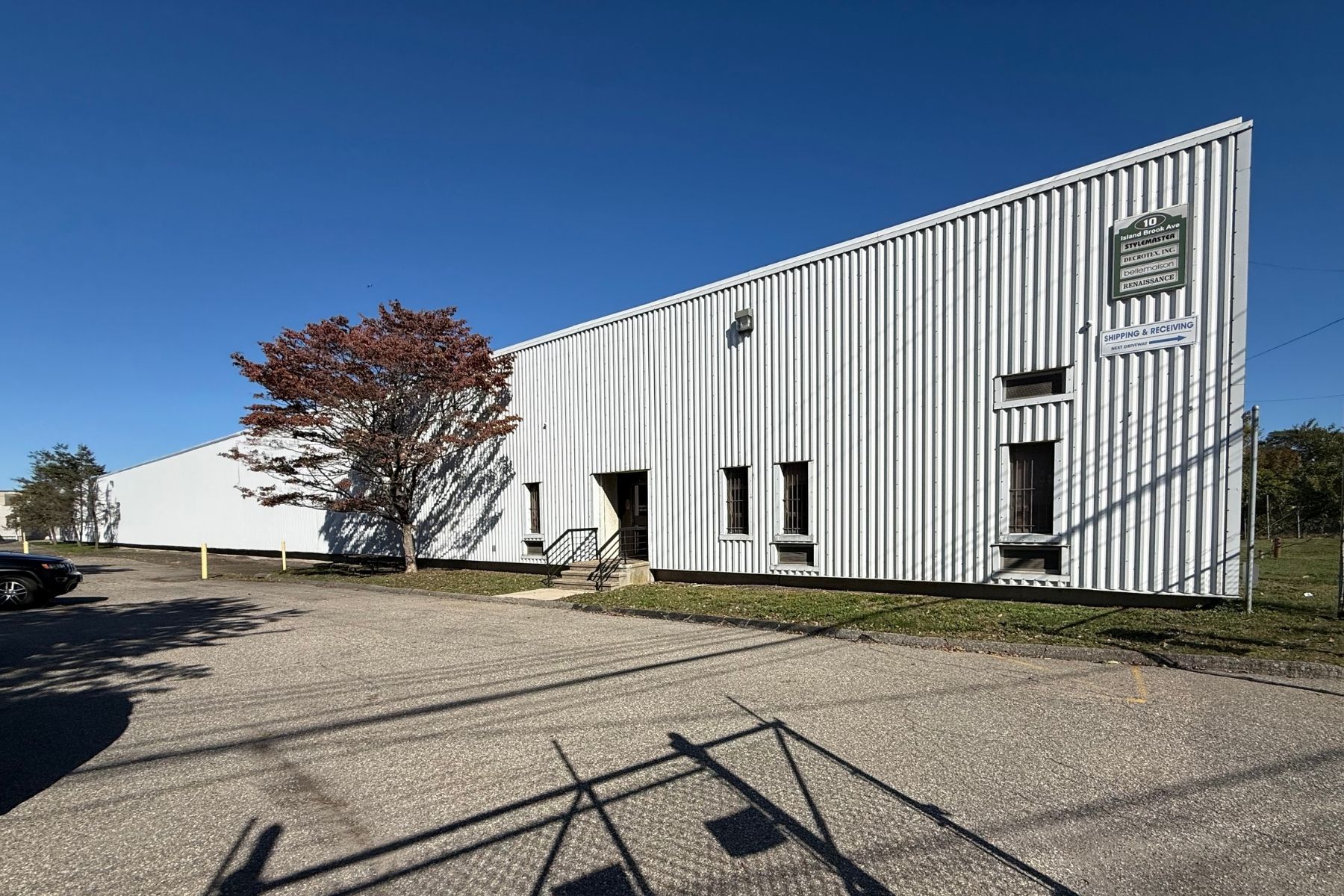 One Story Building will be Delivered Vacant One Story Building will be Delivered Vacant