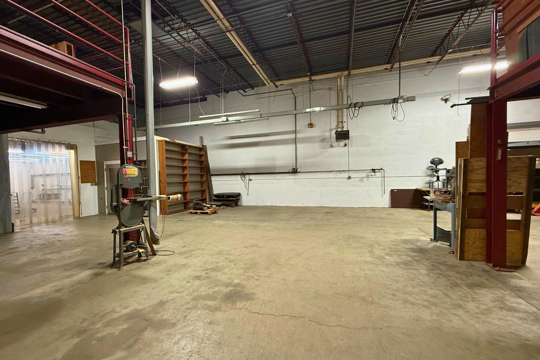 Warehouse Features Include 16’ 7" Ceilings Warehouse Features Include 16’ 7" Ceilings