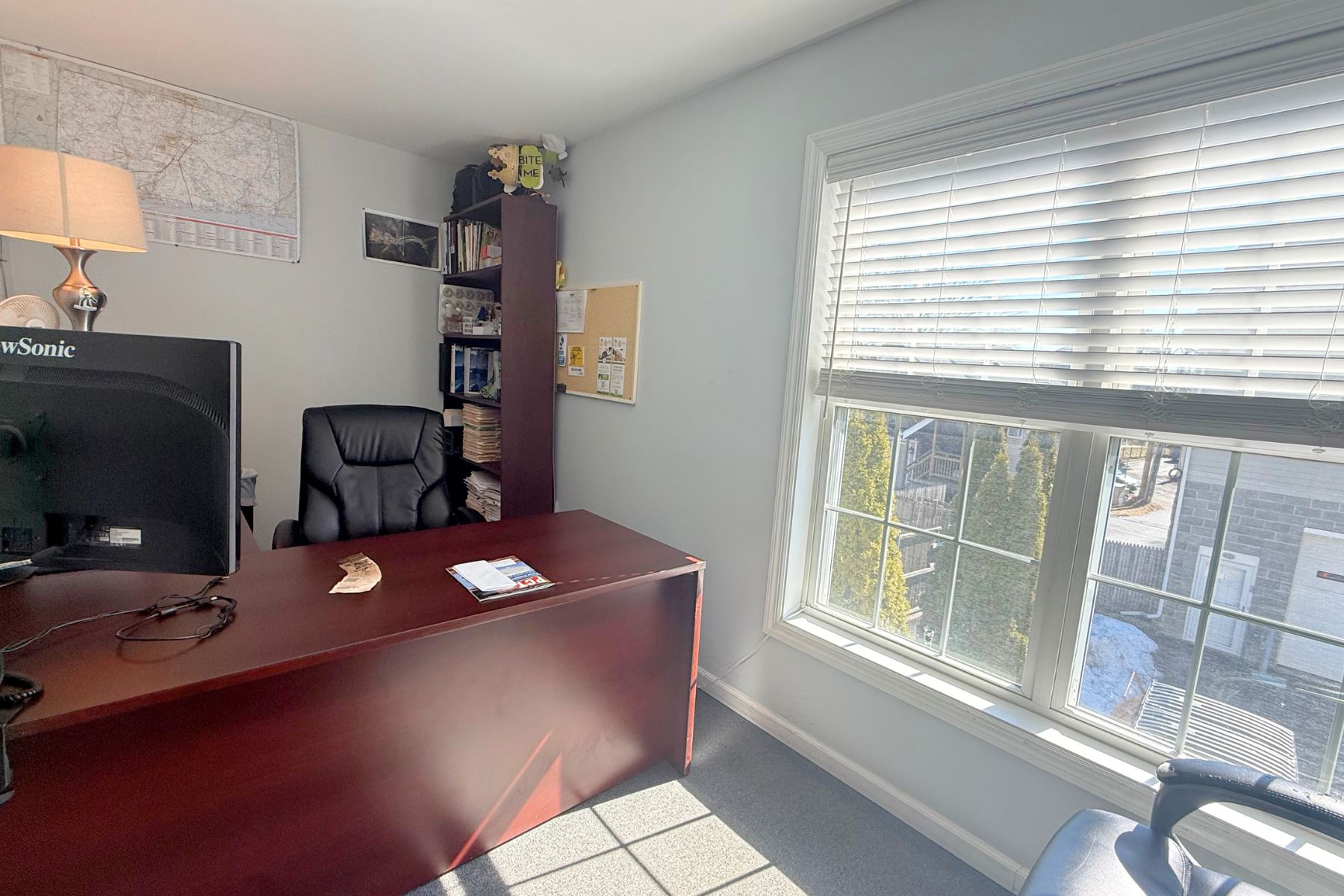 Private Office with Natural Light Private Office with Natural Light