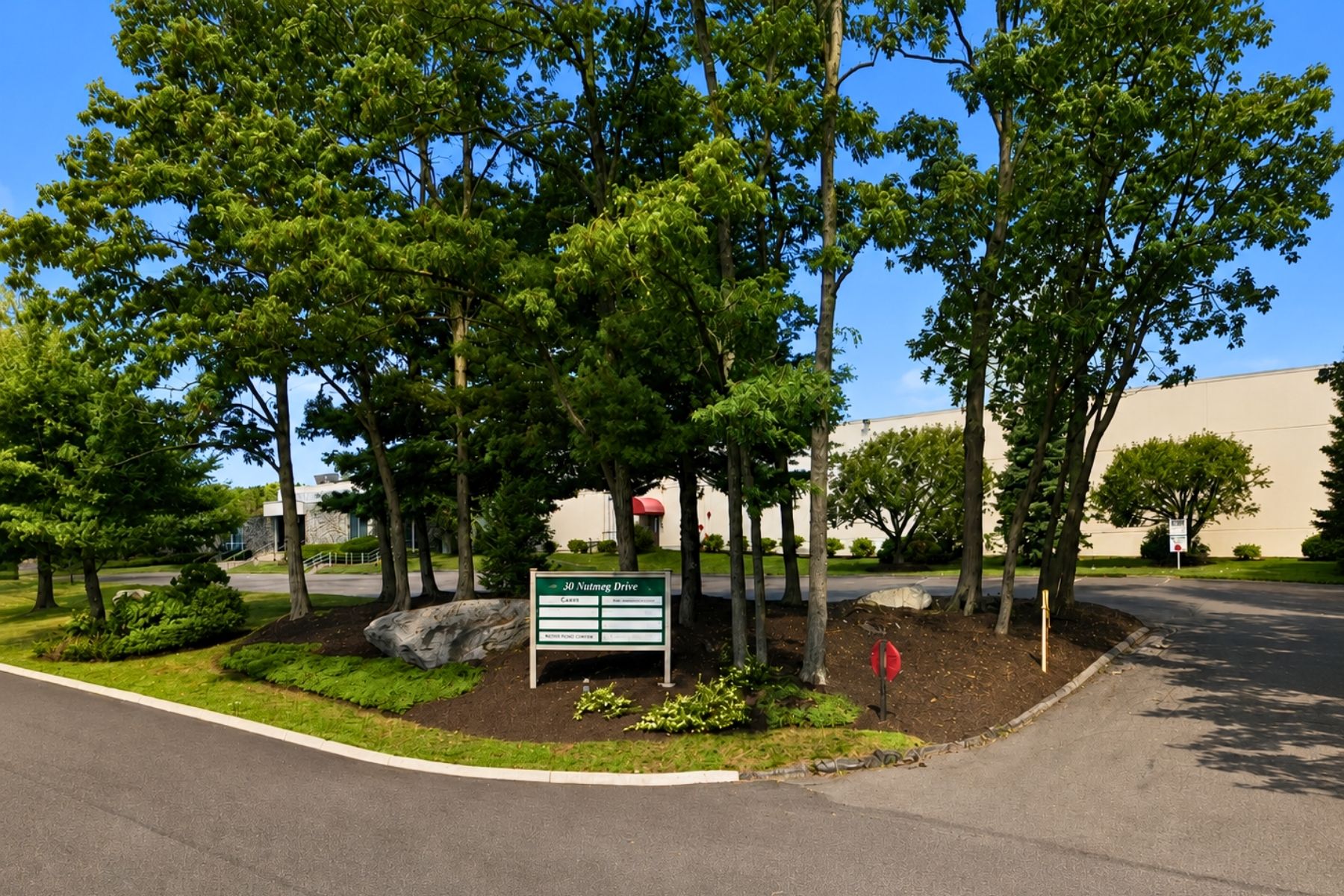 Professional Cul-De-Sac Setting with Prominent Signage Professional Cul-De-Sac Setting with Prominent Signage