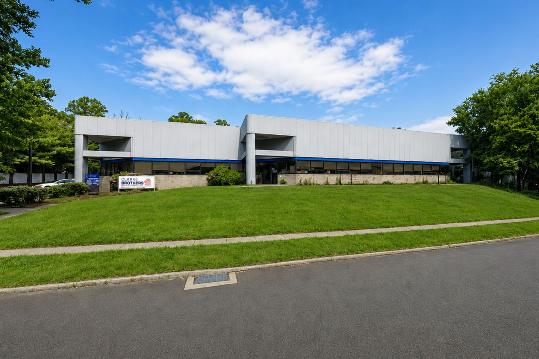 8,000 SF Industrial Flex Space for Sublease at 200 Cascade Boulevard with Prime I-95 Access 8,000 SF Industrial Flex Space for Sublease at 200 Cascade Boulevard with Prime I-95 Access